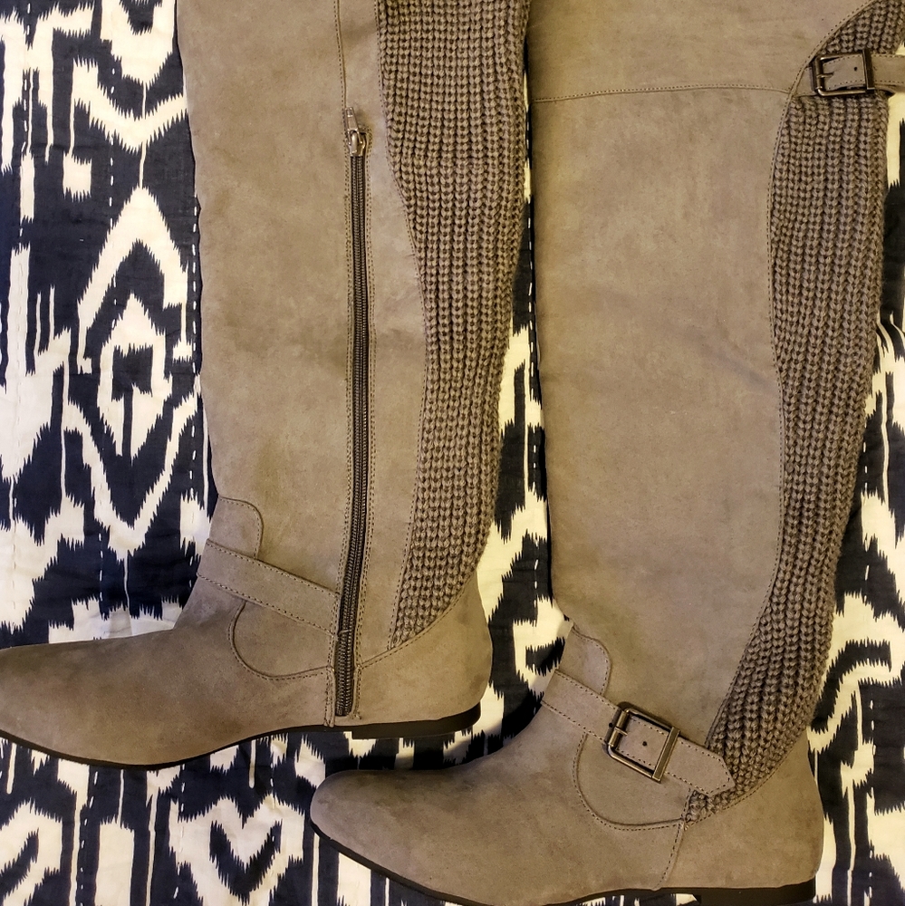 NWOT Shoesazzle Above the knee boots